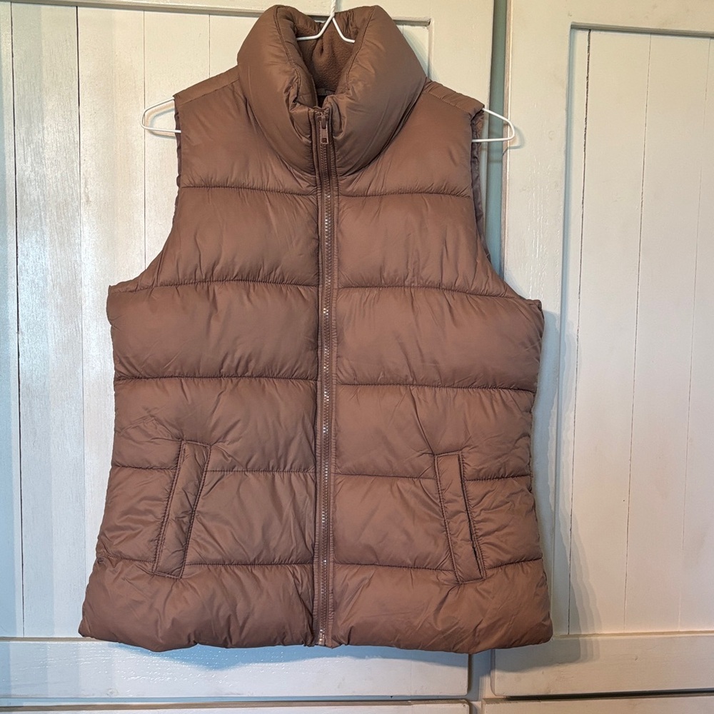 Old Navy Brown Women's Puffer Vest
